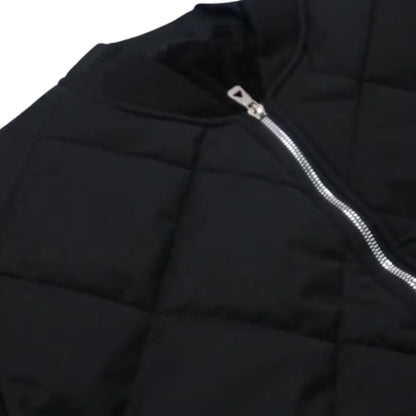 Gefütterte Winterjacke für Herren mit weichem Innenfutter und Reißverschluss – Materialdetail